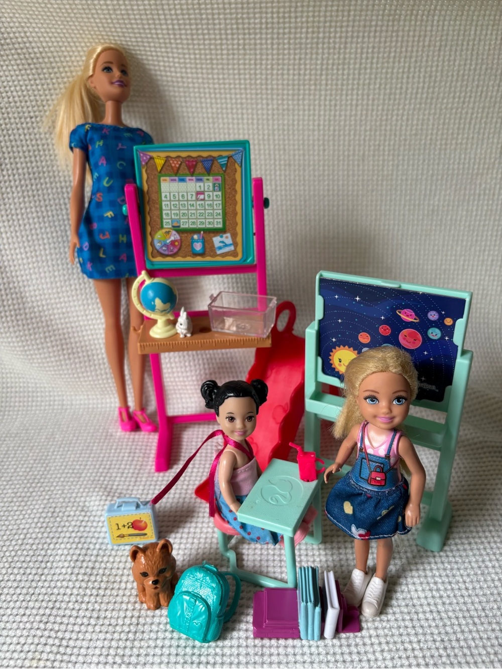 Barbie Kindergarten School doll Easel w space Animals Dino & Chelsea Kelly lot